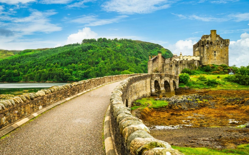 Eilean Donan Castle Scottish Highlands Loch Duich Dornie village | roamvisa.com