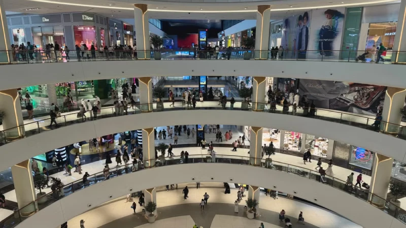 People shopping normally at a mall in Dubai during ongoing daily life
