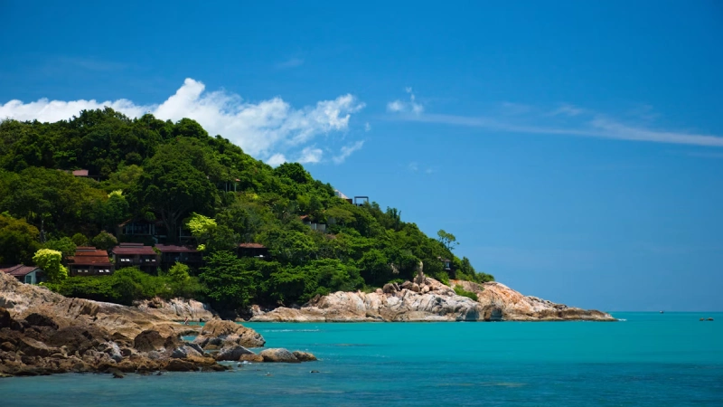 A quiet luxury resort along Choeng Mon beach in Koh Samui