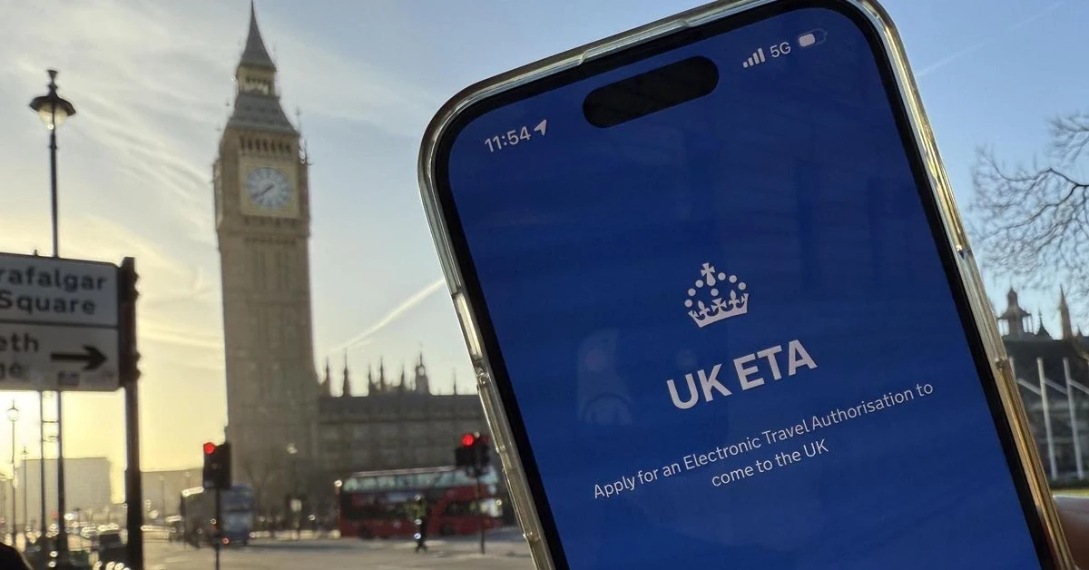 UK ETA For Americans A traveller holding a US passport next to a phone showing the UK ETA application